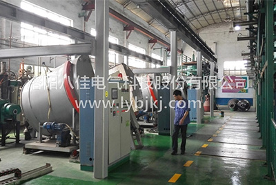 真空熔煉爐的工作原理與熱壓機(jī)有何不同？